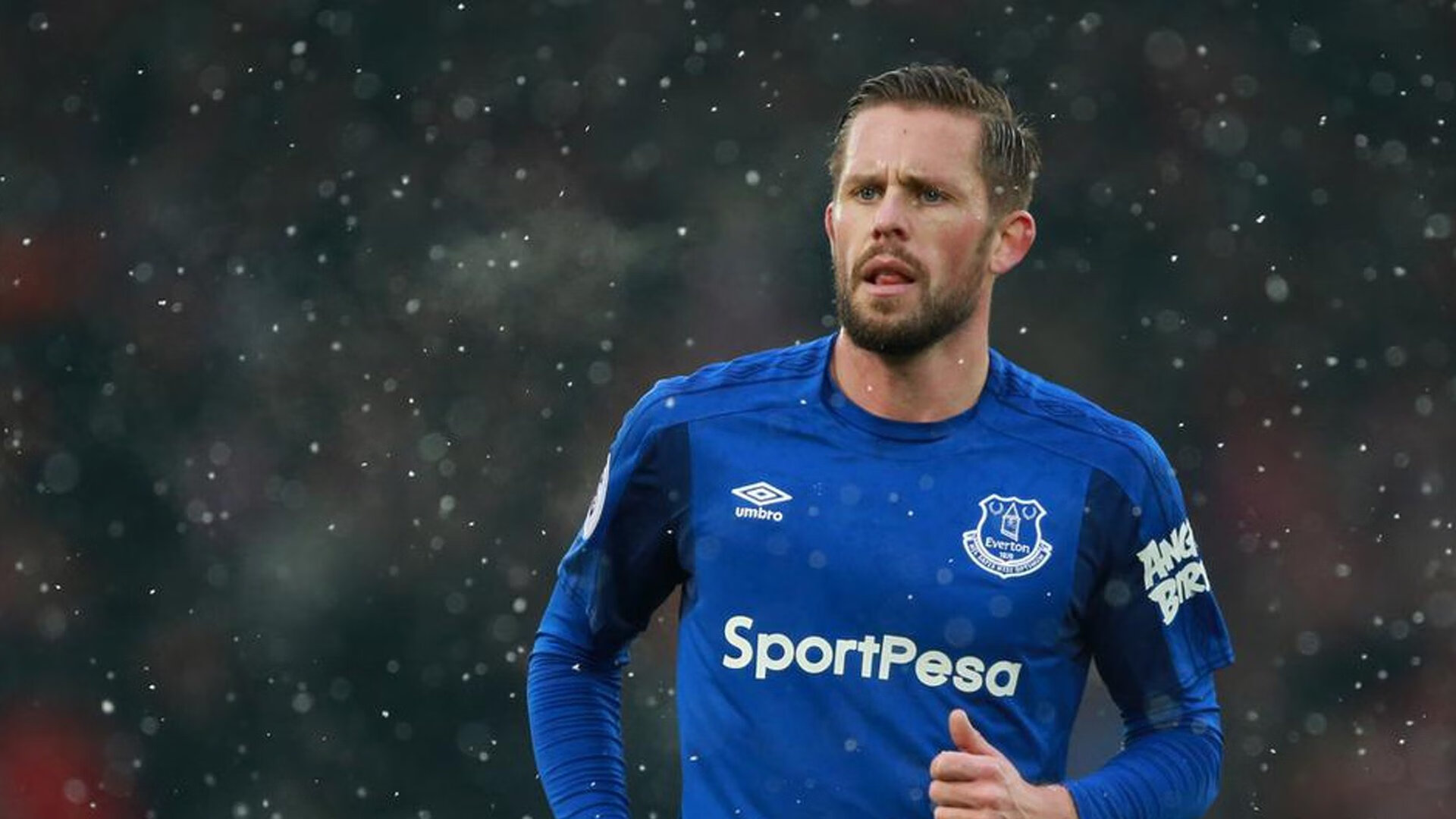 曼城控球主导，蓝月亮力争连冠，曼城 blue moon