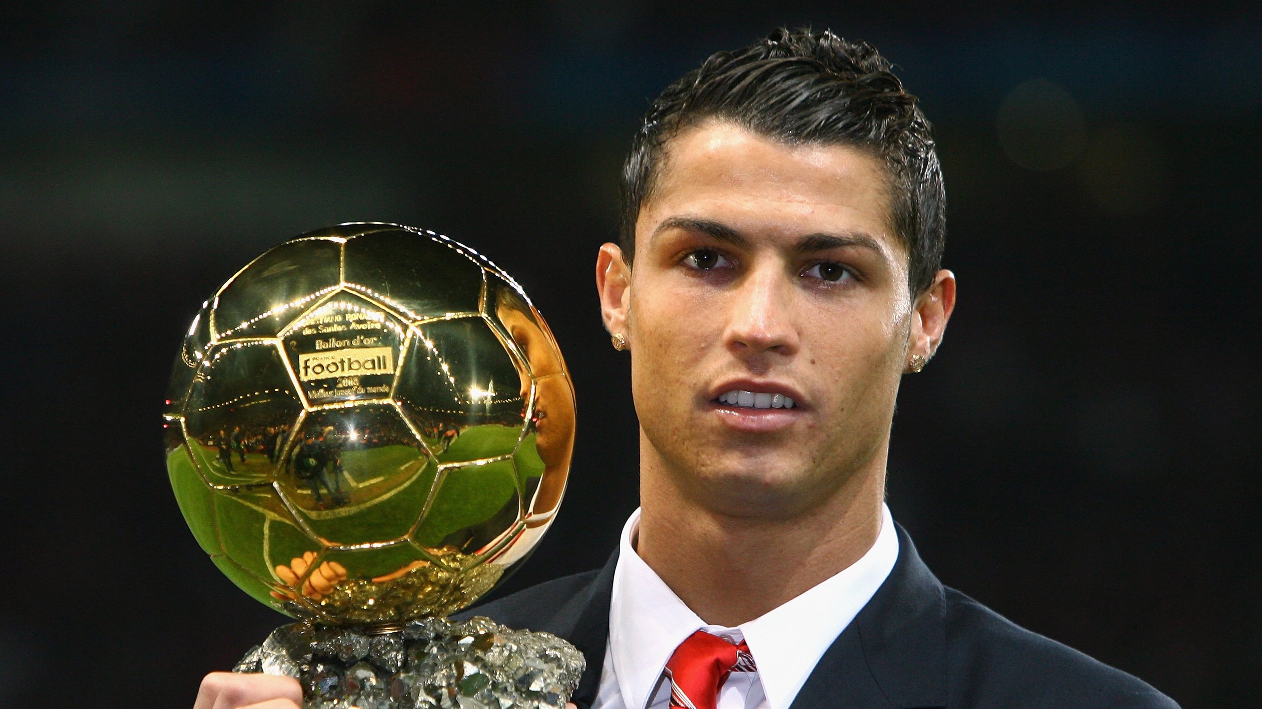 运动员的日常训练秘籍：打造“铁人”身体素质，超级实战铁人训练教程